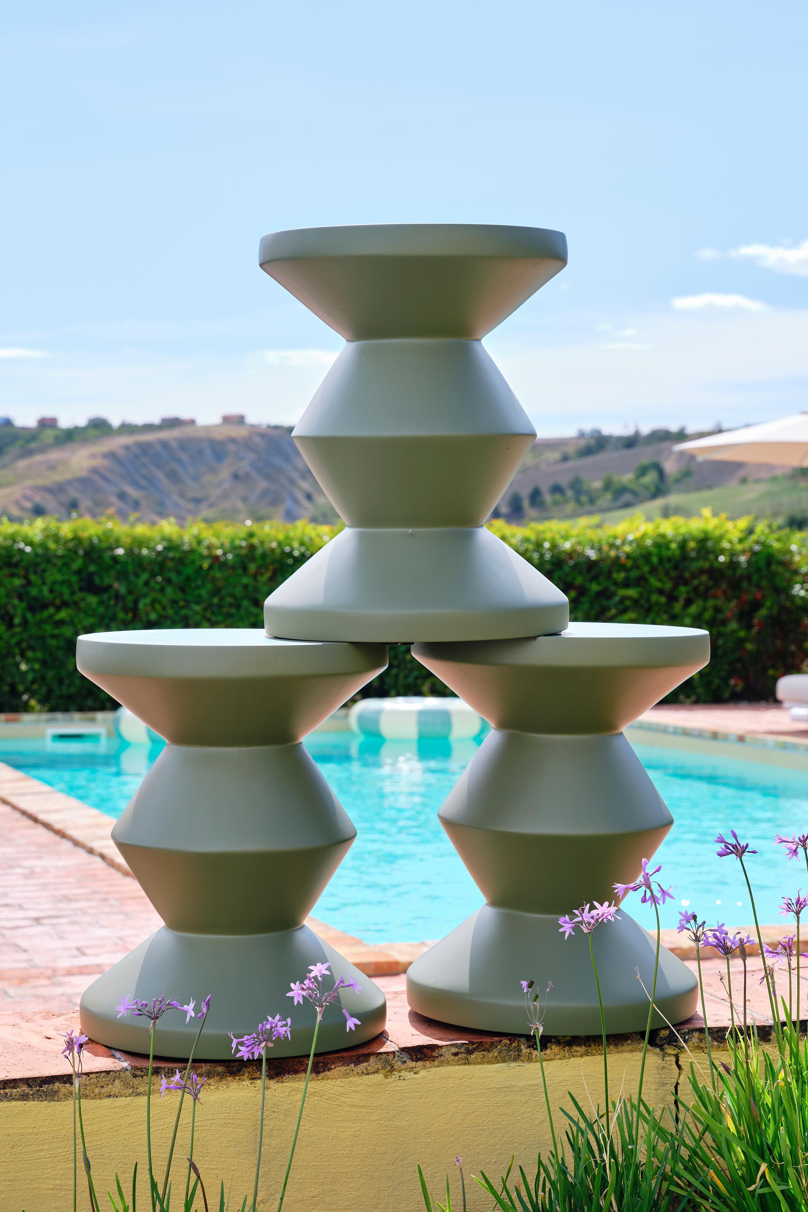 Shop Zig Zag Stool Outdoor| POLSPOTTEN